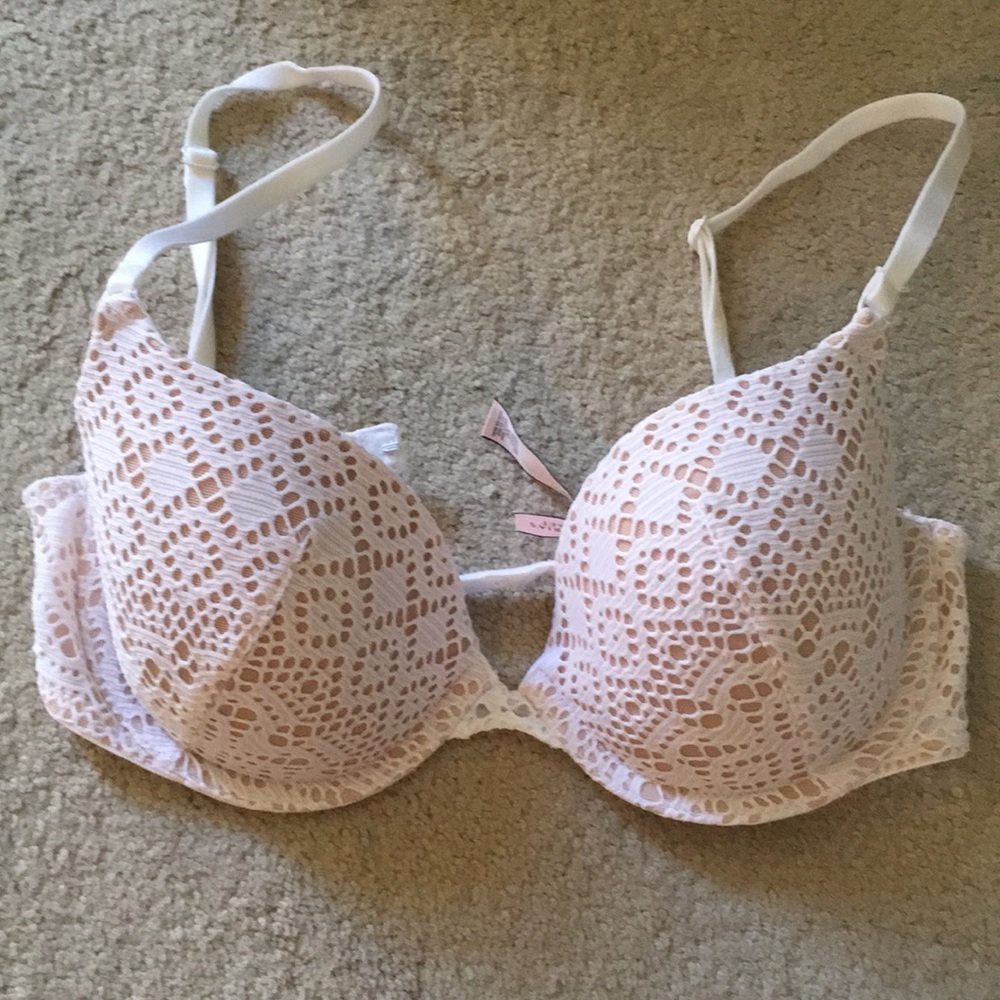 Victoria’s Secret 32D bra